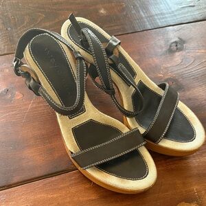 ANTONIO MELANI Brown Wooden Platform Sandals with Tan Sole